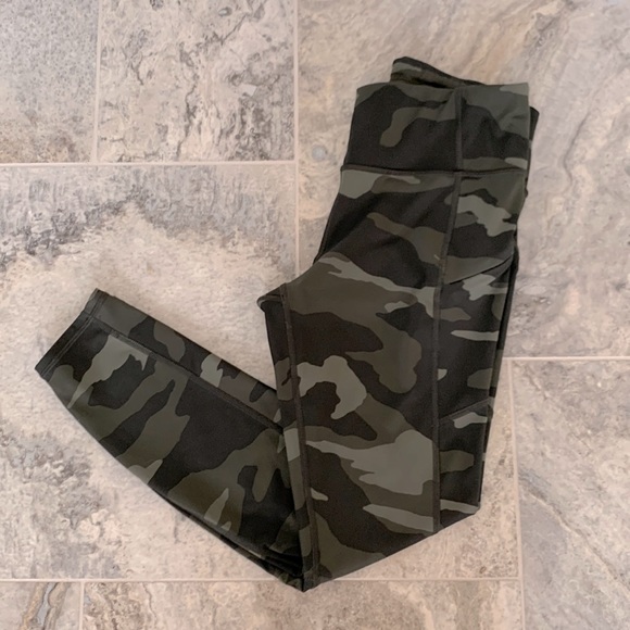 Athleta Pants - Athleta Camo Contender 7/8 Tights